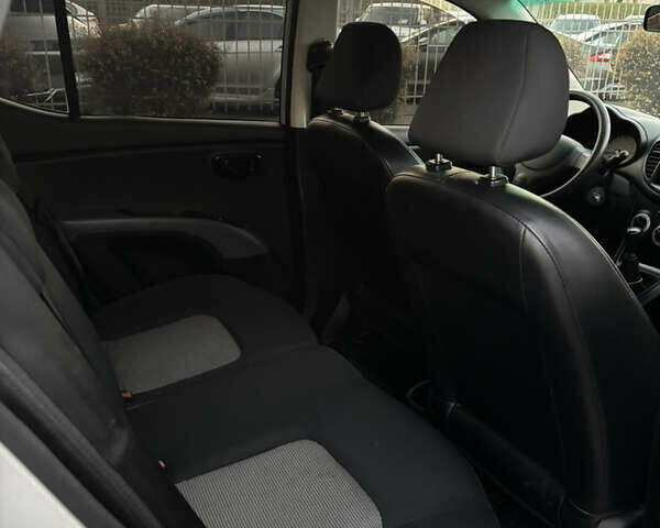 Серый Хендай и10, объемом двигателя 1.2 л и пробегом 166 тыс. км за 4800 $, фото 11 на Automoto.ua