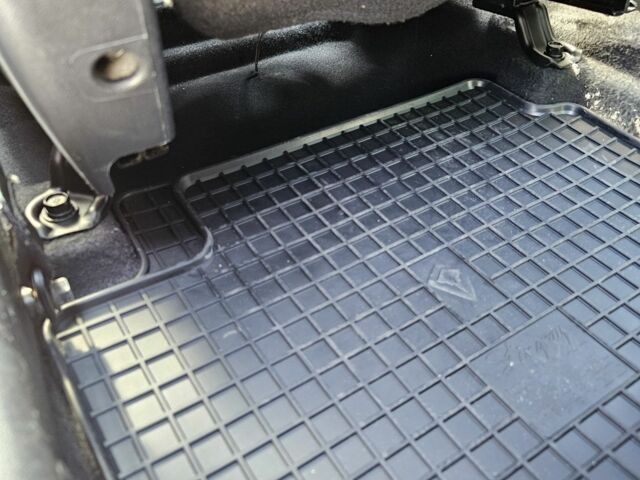 Серый Хендай и10, объемом двигателя 1.1 л и пробегом 174 тыс. км за 4500 $, фото 16 на Automoto.ua