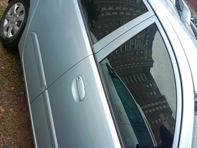 Хендай и10 2012 в Броварах на Automoto.ua Серый Хендай и10, объемом двигателя 1.1 л и пробегом 134 тыс. км за 5034 $, фото 1 на Automoto.ua