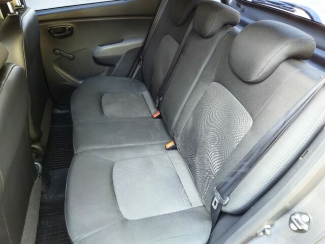 Серый Хендай и10, объемом двигателя 1.1 л и пробегом 174 тыс. км за 4500 $, фото 11 на Automoto.ua