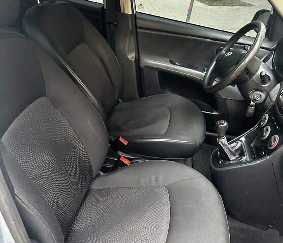 Сірий Хендай і10, об'ємом двигуна 1.09 л та пробігом 143 тис. км за 3999 $, фото 28 на Automoto.ua