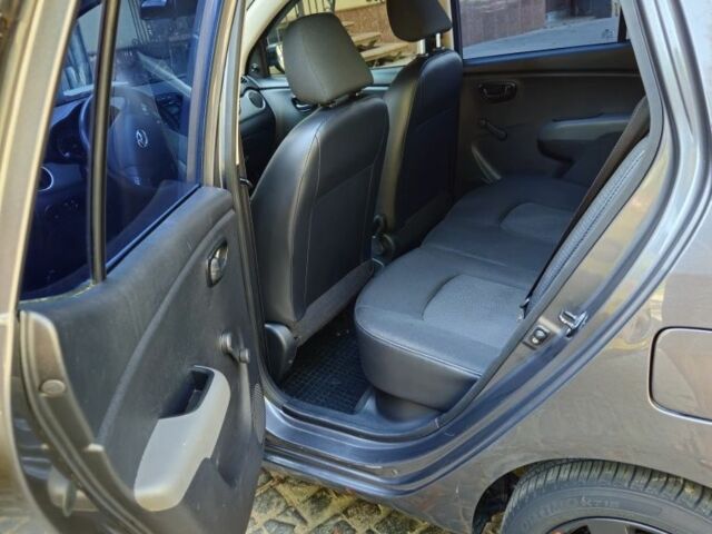 Сірий Хендай і10, об'ємом двигуна 1.1 л та пробігом 174 тис. км за 4800 $, фото 8 на Automoto.ua
