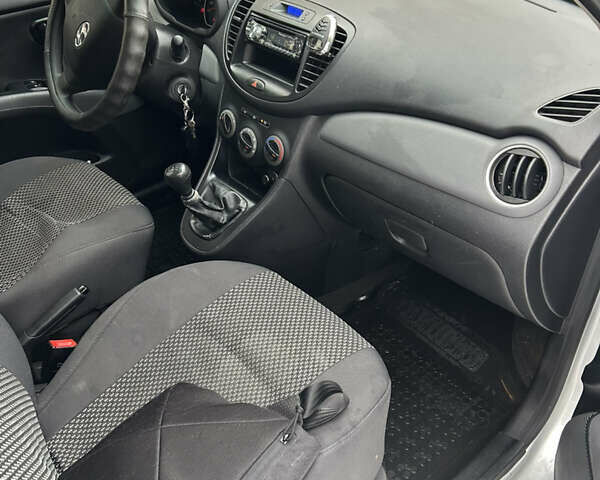 Сірий Хендай і10, об'ємом двигуна 1.1 л та пробігом 69 тис. км за 6000 $, фото 8 на Automoto.ua