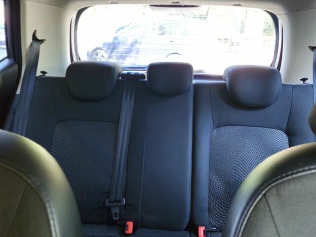 Серый Хендай и10, объемом двигателя 1.1 л и пробегом 174 тыс. км за 4500 $, фото 7 на Automoto.ua