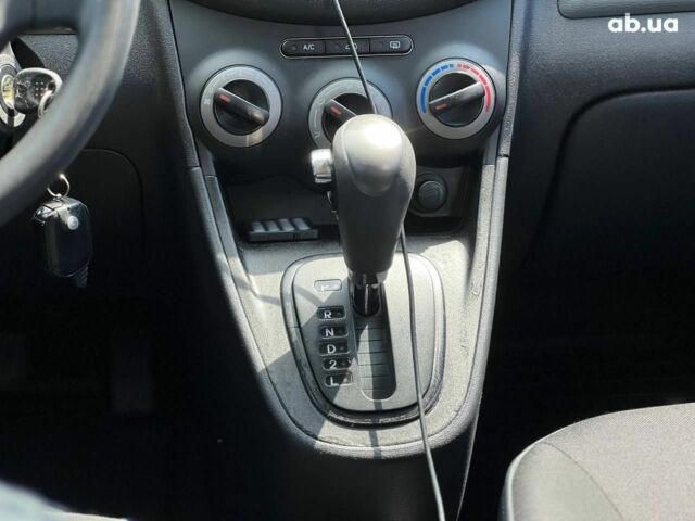 Хендай и10 2013 в Киеве на Automoto.ua Серый Хендай и10, объемом двигателя 10 л и пробегом 70 тыс. км за 7500 $, фото 14 на Automoto.ua