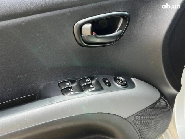 Хендай и10 2013 в Киеве на Automoto.ua Серый Хендай и10, объемом двигателя 10 л и пробегом 70 тыс. км за 7500 $, фото 15 на Automoto.ua