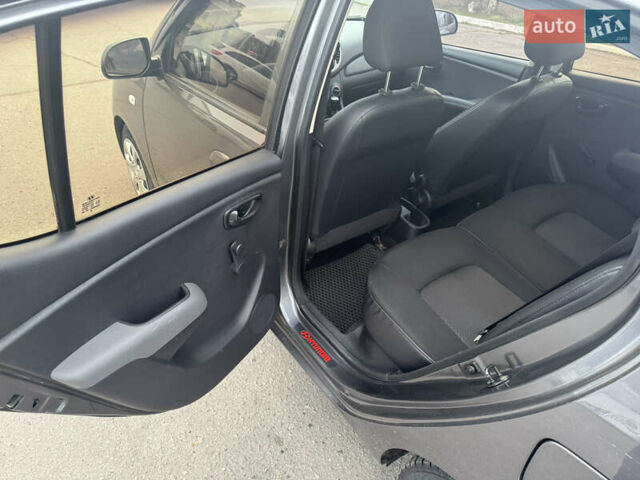 Серый Хендай и10, объемом двигателя 1.09 л и пробегом 130 тыс. км за 5700 $, фото 22 на Automoto.ua