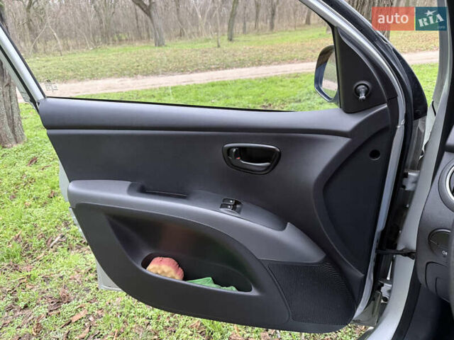 Серый Хендай и10, объемом двигателя 1.09 л и пробегом 96 тыс. км за 5599 $, фото 14 на Automoto.ua