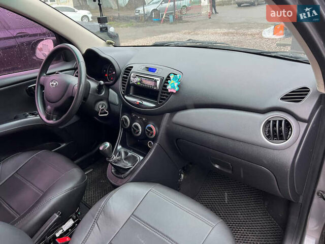 Серый Хендай и10, объемом двигателя 1.09 л и пробегом 159 тыс. км за 5400 $, фото 13 на Automoto.ua