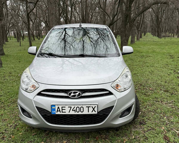 Серый Хендай и10, объемом двигателя 1.09 л и пробегом 96 тыс. км за 5599 $, фото 2 на Automoto.ua