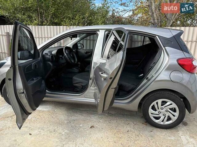 Серый Хендай и10, объемом двигателя 1.2 л и пробегом 29 тыс. км за 14800 $, фото 3 на Automoto.ua
