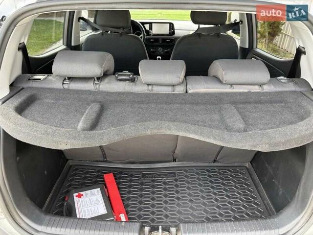 Серый Хендай и10, объемом двигателя 1.2 л и пробегом 29 тыс. км за 14800 $, фото 6 на Automoto.ua