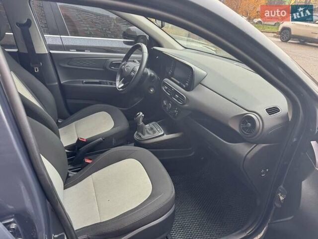 Сірий Хендай і10, об'ємом двигуна 1.2 л та пробігом 19 тис. км за 16500 $, фото 2 на Automoto.ua