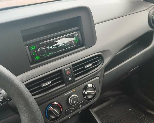 Серый Хендай и10, объемом двигателя 1 л и пробегом 3 тыс. км за 18000 $, фото 2 на Automoto.ua