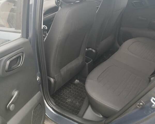 Серый Хендай и10, объемом двигателя 1 л и пробегом 3 тыс. км за 18000 $, фото 4 на Automoto.ua