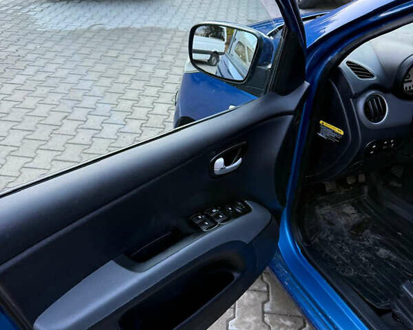 Синий Хендай и10, объемом двигателя 1.09 л и пробегом 225 тыс. км за 3150 $, фото 9 на Automoto.ua