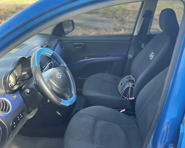 Синий Хендай и10, объемом двигателя 1.2 л и пробегом 189 тыс. км за 5200 $, фото 4 на Automoto.ua