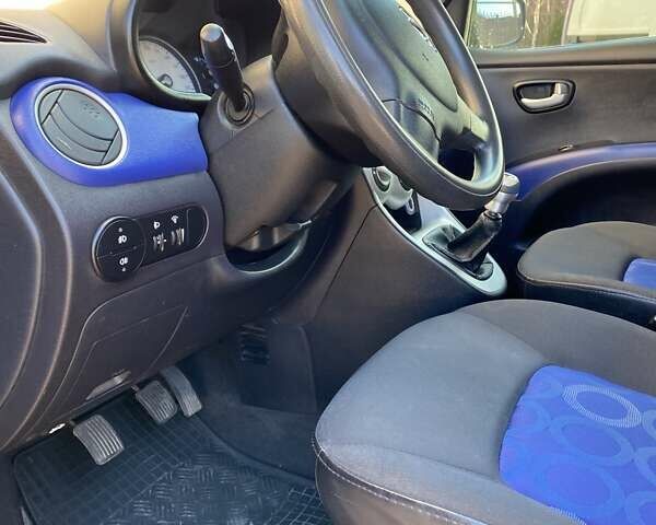 Синій Хендай і10, об'ємом двигуна 1.25 л та пробігом 127 тис. км за 4400 $, фото 17 на Automoto.ua