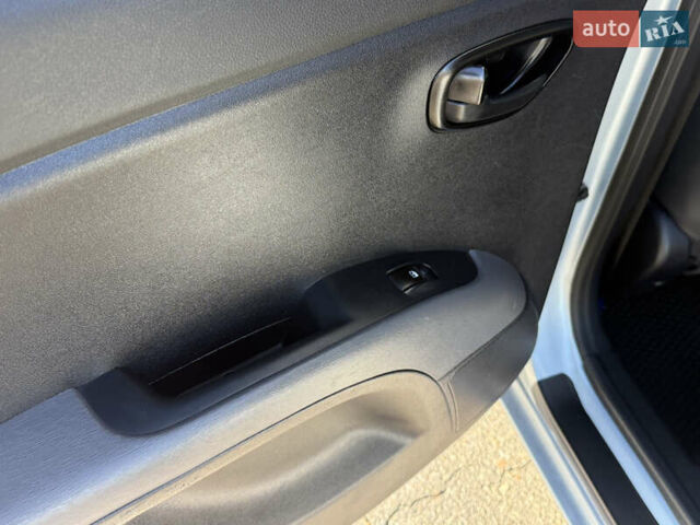 Синий Хендай и10, объемом двигателя 1.2 л и пробегом 118 тыс. км за 5000 $, фото 10 на Automoto.ua