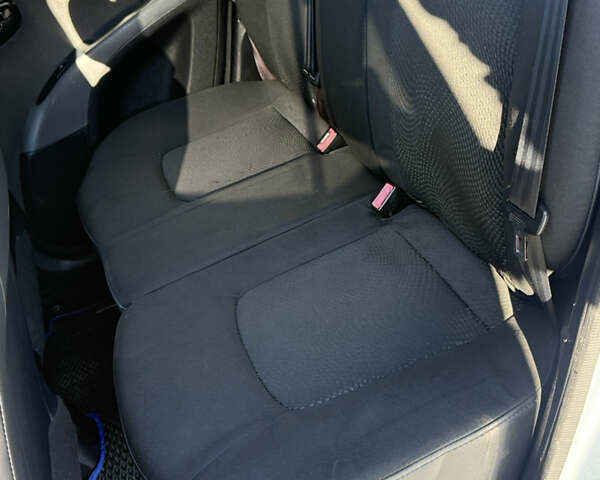 Синий Хендай и10, объемом двигателя 1.2 л и пробегом 118 тыс. км за 5000 $, фото 12 на Automoto.ua