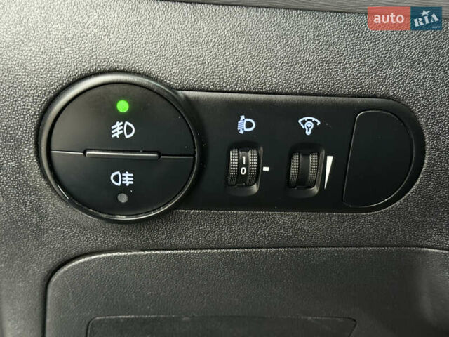 Синій Хендай і10, об'ємом двигуна 1.09 л та пробігом 133 тис. км за 6900 $, фото 51 на Automoto.ua