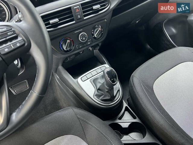 Синий Хендай и10, объемом двигателя 1.2 л и пробегом 33 тыс. км за 14800 $, фото 22 на Automoto.ua