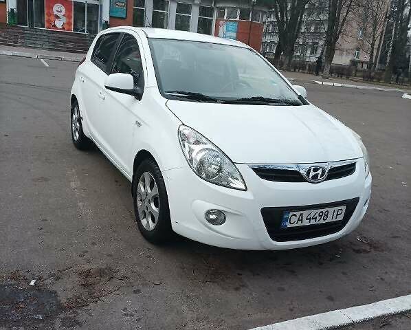 Белый Хендай и20, объемом двигателя 1.4 л и пробегом 175 тыс. км за 5500 $, фото 7 на Automoto.ua