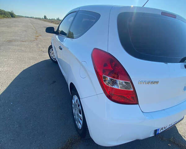 Білий Хендай і20, об'ємом двигуна 1.25 л та пробігом 130 тис. км за 3700 $, фото 4 на Automoto.ua