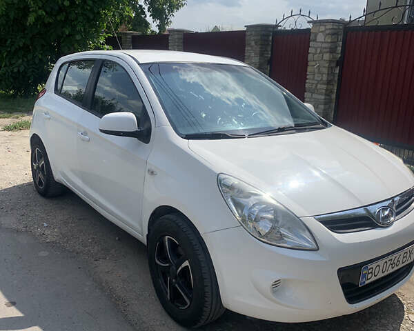 Білий Хендай і20, об'ємом двигуна 1.4 л та пробігом 221 тис. км за 4500 $, фото 2 на Automoto.ua