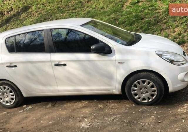 Білий Хендай і20, об'ємом двигуна 1.2 л та пробігом 173 тис. км за 5200 $, фото 4 на Automoto.ua
