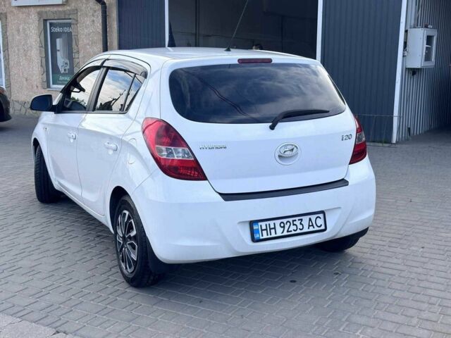 Белый Хендай и20, объемом двигателя 1.4 л и пробегом 175 тыс. км за 4600 $, фото 3 на Automoto.ua
