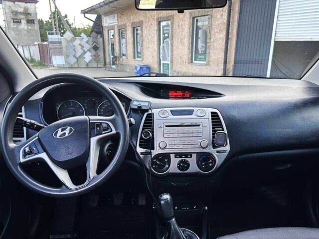 Белый Хендай и20, объемом двигателя 1.4 л и пробегом 175 тыс. км за 4600 $, фото 9 на Automoto.ua
