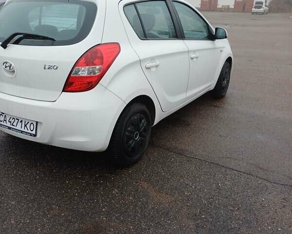 Белый Хендай и20, объемом двигателя 1.25 л и пробегом 148 тыс. км за 5400 $, фото 5 на Automoto.ua