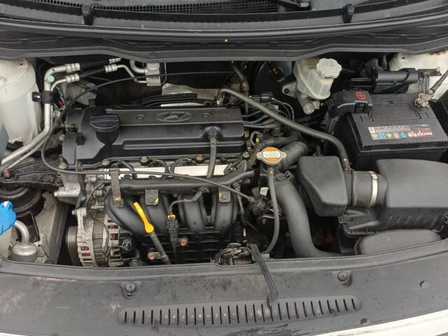 Белый Хендай и20, объемом двигателя 1.2 л и пробегом 148 тыс. км за 5400 $, фото 7 на Automoto.ua