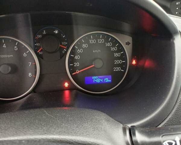 Белый Хендай и20, объемом двигателя 1.25 л и пробегом 148 тыс. км за 5400 $, фото 8 на Automoto.ua