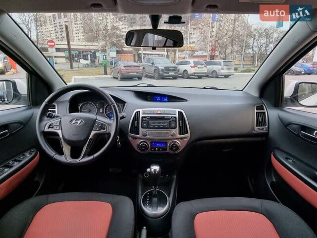 Белый Хендай и20, объемом двигателя 1.4 л и пробегом 128 тыс. км за 7900 $, фото 34 на Automoto.ua