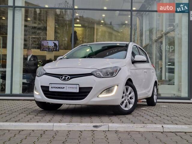 Белый Хендай и20, объемом двигателя 1.4 л и пробегом 128 тыс. км за 7900 $, фото 1 на Automoto.ua
