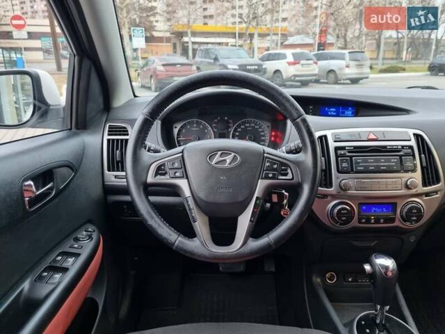 Белый Хендай и20, объемом двигателя 1.4 л и пробегом 128 тыс. км за 7900 $, фото 35 на Automoto.ua
