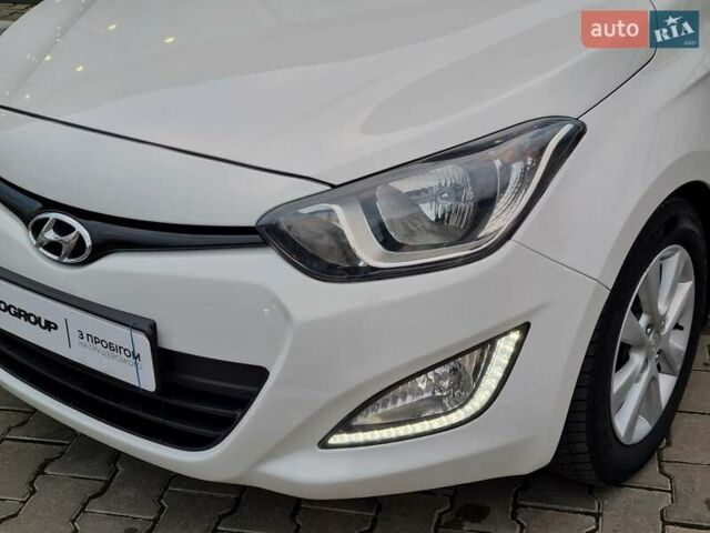 Белый Хендай и20, объемом двигателя 1.4 л и пробегом 128 тыс. км за 7900 $, фото 7 на Automoto.ua