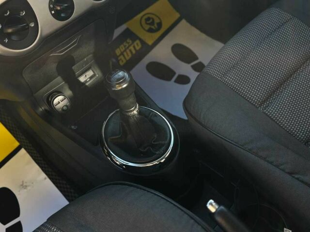 Белый Хендай и20, объемом двигателя 1.2 л и пробегом 242 тыс. км за 4600 $, фото 18 на Automoto.ua