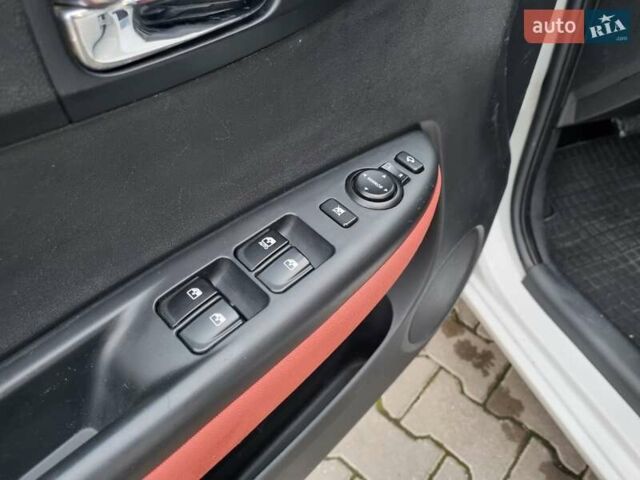 Белый Хендай и20, объемом двигателя 1.4 л и пробегом 128 тыс. км за 7900 $, фото 21 на Automoto.ua
