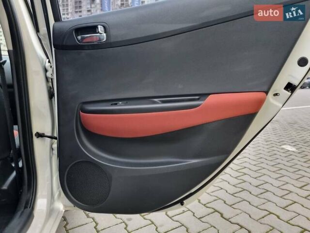 Білий Хендай і20, об'ємом двигуна 1.4 л та пробігом 128 тис. км за 8000 $, фото 28 на Automoto.ua