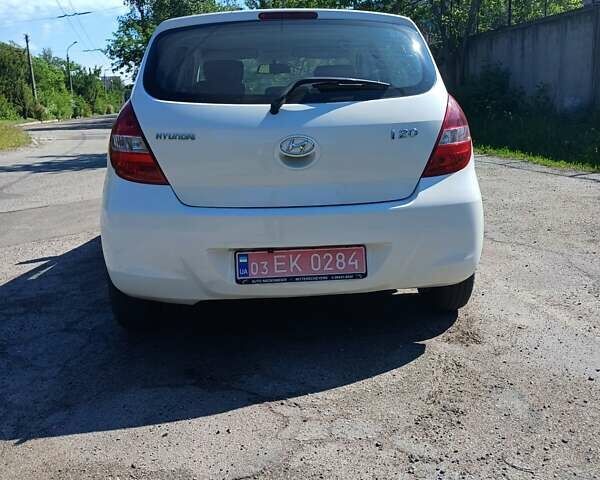 Білий Хендай і20, об'ємом двигуна 1.2 л та пробігом 147 тис. км за 5600 $, фото 4 на Automoto.ua