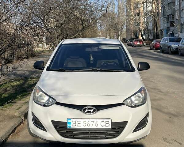 Білий Хендай і20, об'ємом двигуна 1.25 л та пробігом 182 тис. км за 5550 $, фото 15 на Automoto.ua