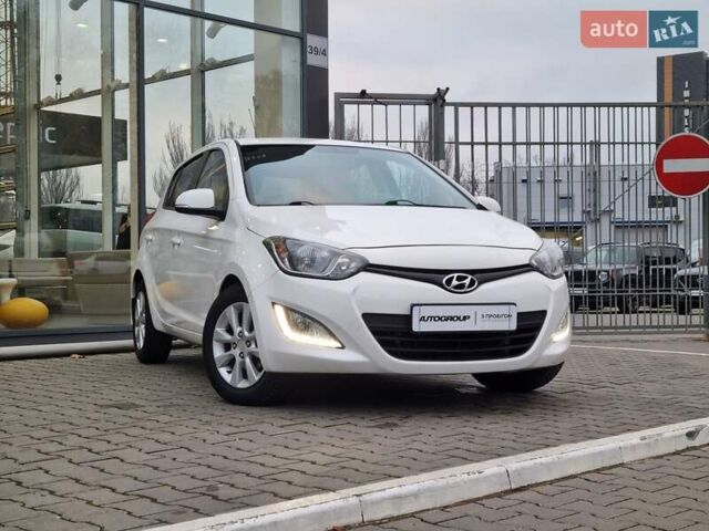 Белый Хендай и20, объемом двигателя 1.4 л и пробегом 128 тыс. км за 7900 $, фото 2 на Automoto.ua