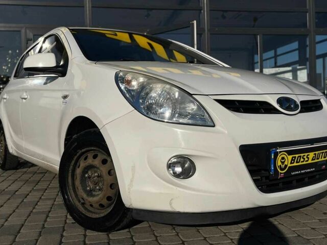 Белый Хендай и20, объемом двигателя 1.2 л и пробегом 242 тыс. км за 4600 $, фото 8 на Automoto.ua