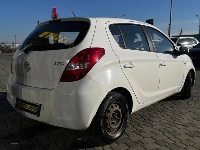 Белый Хендай и20, объемом двигателя 1.2 л и пробегом 242 тыс. км за 4600 $, фото 6 на Automoto.ua