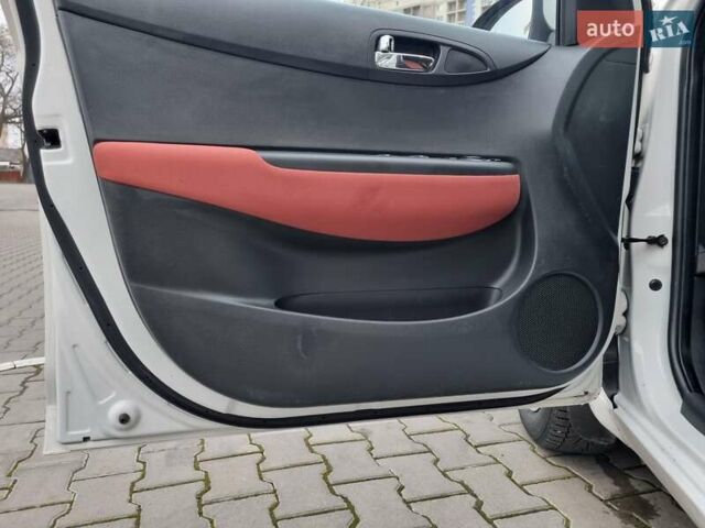 Білий Хендай і20, об'ємом двигуна 1.4 л та пробігом 128 тис. км за 8000 $, фото 20 на Automoto.ua