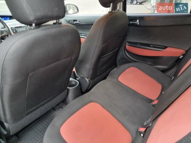 Белый Хендай и20, объемом двигателя 1.4 л и пробегом 128 тыс. км за 7900 $, фото 26 на Automoto.ua