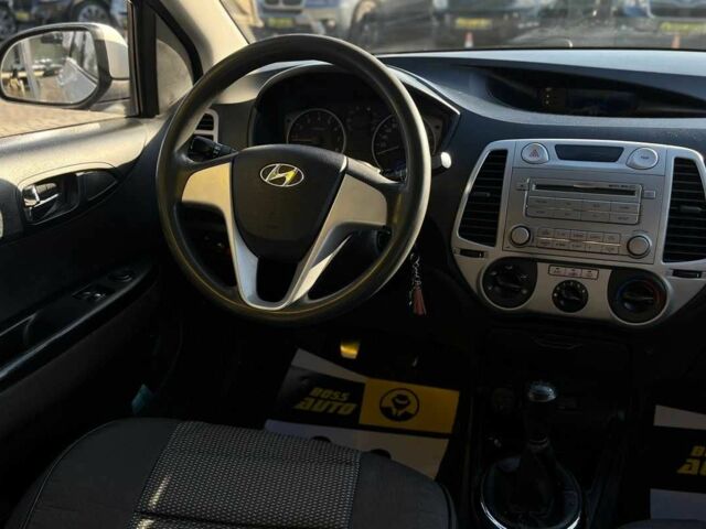 Белый Хендай и20, объемом двигателя 1.2 л и пробегом 242 тыс. км за 4600 $, фото 20 на Automoto.ua